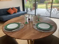 Self-contained annex close to town centre