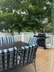 2 bedroom apartment on the first floor near Navy Base and downtown Newport.