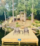 Quaint cottage on Lake Jordan in Titus, Alabama. Private Boat launch!!