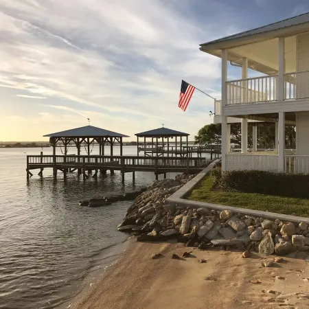 Beach & Boating & Fishing Paradise! with 2 Kayaks Included!!!