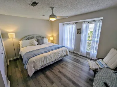 Charming Beach Condo • Steps to Sand • Pet-Friendly • Pool & Tennis Access Hotels near 2nd Story Gallery And Studios