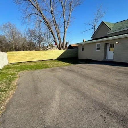Your home away from Home. 4 blocks from downtown, 2 miles from MTSU