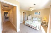 Cape Escape II End Unit on Lake & just 200 steps to beach w/ Beach chairs/cart