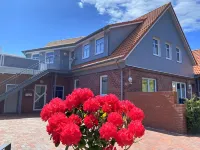 Exclusive apartment with large roof terrace near the beach with sauna Hotels in Langeoog