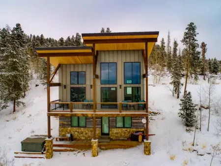 Scandinavian-Inspired Escape: Modern Cabin w/ Spa