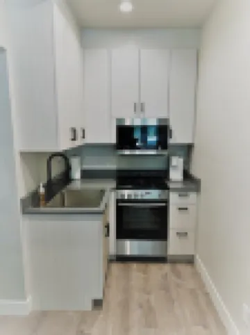 Outlaw Inn Unit 1. Modern, newly remodeled unit. Steps from Main Street!