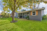 Charming 3-bedroom house in welcoming Abilene, Pet/family friendly.