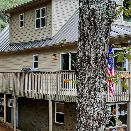 My Happy Place-Smith lake  4bed/ 3 bath, ,entertainment dock, pet friendly