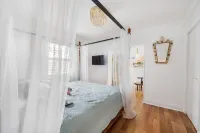 "Sleep with the alligators" at this alligator themed 3/1 in West Palm Beach! -  Apartamentos vacacionales