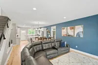 Family Fun! 17,000 Game Arcade, Sleeps 12, Walk to the Lake