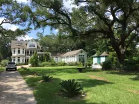 Cozy bungalow charm!