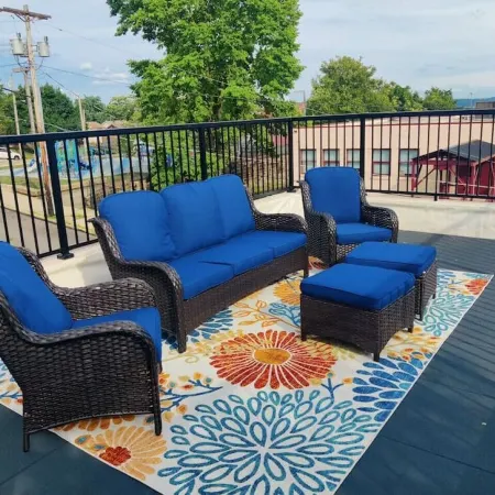 Private Balcony and Downtown City View