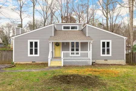 Serene home with all the comforts of a fully designed space- 3 🛏/2 🛁 House Отели рядом с достопримечательностью «Парк Роквуд»