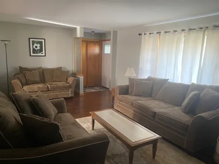 Prime Location Near Pro Football Hall of Fame Отели рядом с достопримечательностью «Парк Гаро»