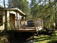 Sol Duc Riverside Retreat: Entire Riverfront Home