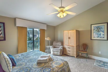 Cape Escape I End Unit only 150 Steps to beach, near pools, many extras