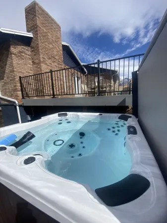 The Sandy Sunset Retreat- with outdoor sauna and hot tub