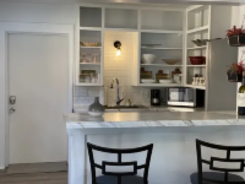 Adorable cottage with modern style , we welcome you to your temporary home!