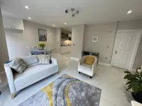Beautifully Appointed One Bed Apartment. Near Richmond Park, and Kew Gardens Hotels in Twickenham