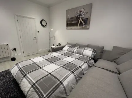 Spacious, boutique 2 Bed Apartment, central location Отели рядом с достопримечательностью «Танбридж Уэлс Коммон»