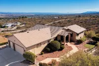 PeaksView Oasis - Spacious, central w/great views
