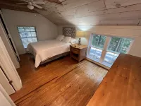 Cozy Cabin in the hills of Kentucky Lake. Family getaway or relaxing escape!