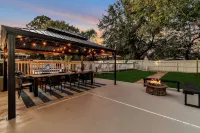 Private Pool & Fire Pit w/ Gazebo & Grill. Family Friendly 4 bedroom home.