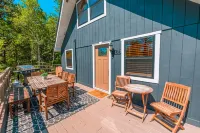 Dog Friendly Poconos Chalet with Fireplace. Close to Lakes, skiing & Kalahari