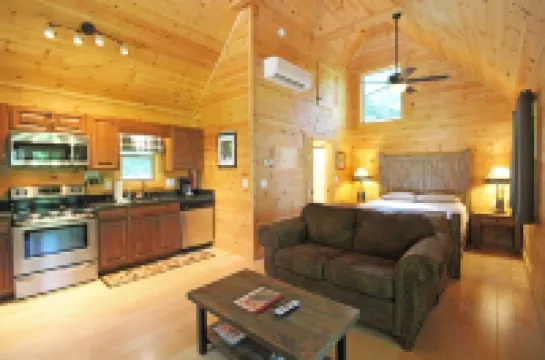 Great small cabin with hot tub