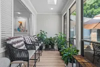 Golf Course View Spacious 4-bedroom house near George Bush Highway