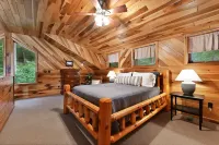 Cozy Couples Cabin! Hidden in the Woods of Hocking Hills!