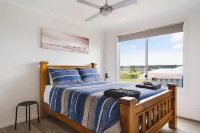 Periwinkle By The Beach Hotels in Peppermint Grove Beach