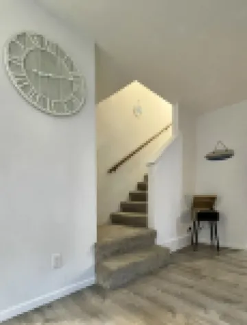 MKE River 3-LVL Townhouse 3BR+1.5BA with Parking for 2 Vehicles