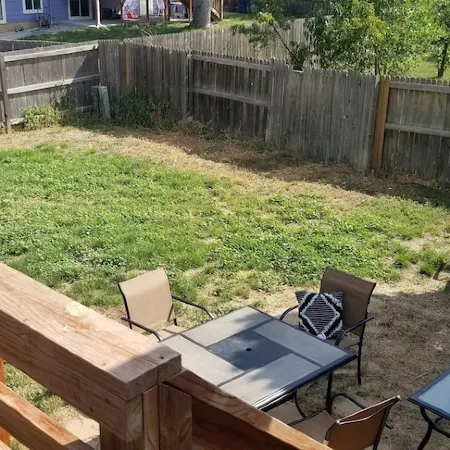 Cheerful 4 bed home with large yard and patio near parksnear