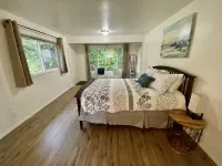 The Peaceful Pelican is close to town and just a 5 min walk to the beach! Hotels in Brookings