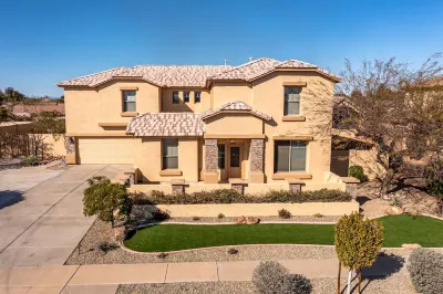 6Br 5BA, Heated Pool/Spa, Indoor & Outdoor Games, Pickleball, Much More! Hotels near Desert Diamond Arena