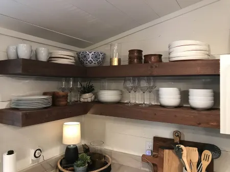 Modern cabin on beautiful Lake Greeson 45 minutes from Hot Springs!