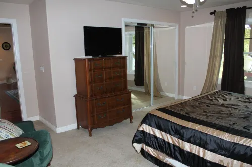 Luxury Lake Suite  9 Hole & Disc Golf with Hot Tub, Views, Large Patios. Hotel a Mendocino County