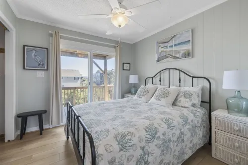 Wave Watcher - Amazing Ocean and Sound Views - One minute walk to the beach!