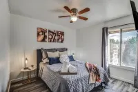 ☺ Just Remodeled ☺ Sparkling Townhouse with Patio!