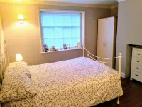 Lovely 2-bedroom heathside flat in great location