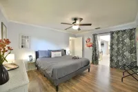 Stylish Sebring House – Across from Lake Jackson & Close to the Downtown Circle