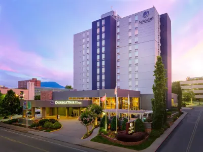 DoubleTree by Hilton Chattanooga Downtown Hotels near Ruby Falls