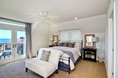 Coastal Get-Away Where Summer Never Ends!