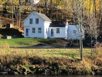 “STEP BACK IN TIME” 1880’ charmer.<br>Riverside Cottage<br> Hotels in Warren