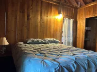Charming water-front cottage & guest house comfortably sleeps 8 with WiFi, AC Hotel dekat Kamp Kill Kare State Park