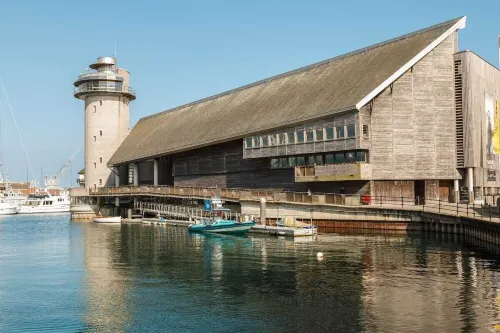 The Quaker Hall - Private deck with amazing bay views