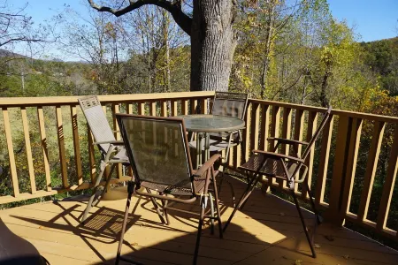 Treehouse Serenity, Access to RB Resort Amenities, Dog Friendly.