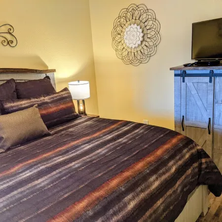 Luxury Riverfront spacious Condo in Perfect Location near Tanger Outlets