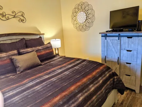 Luxury Riverfront spacious Condo in Perfect Location near Tanger Outlets